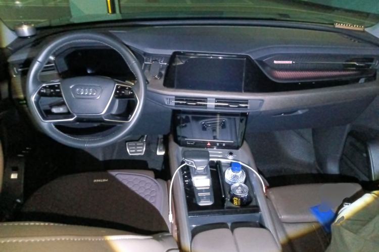 Used Audi Q6 2024 45 TFSI quattro Qiyun Edition Yulin Package 7 Seats Center Console