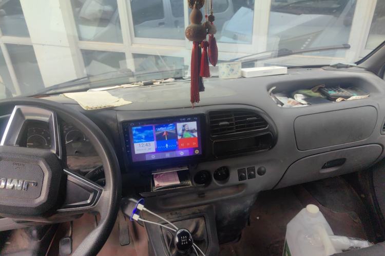 Used JMC Transit 2017 2.8T Commercial Version Short Wheelbase Mid-Roof 6/7/8-Seater JX493 Center Console