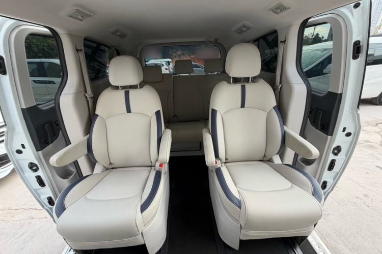 Used SAIC MAXUS G10 2021 2.0T Manual Elite Edition Diesel 7-Seater Interior 9