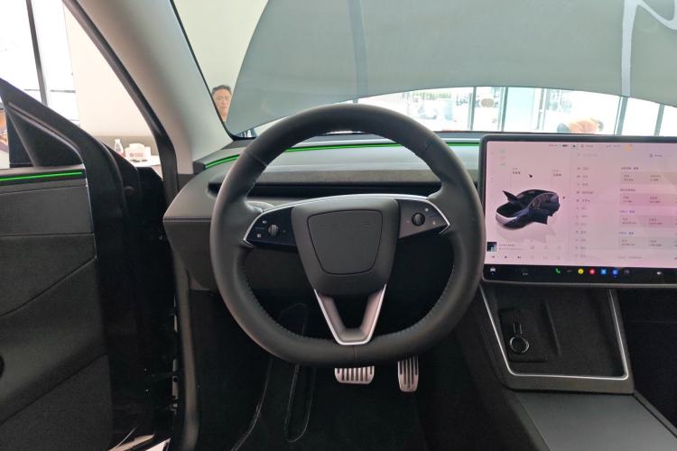 Used Tesla Model Y 2025 Long-Range All-Wheel Drive First Edition Steering Wheel