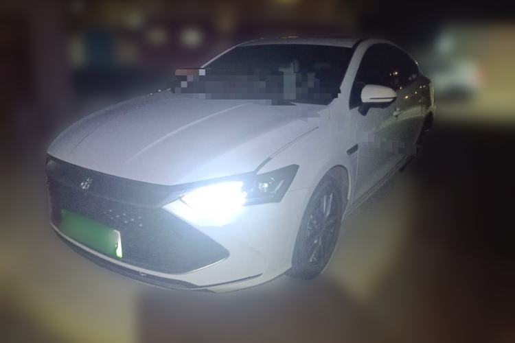 BYD Qin PLUS 2023 Champion Edition DM-i 120KM Excellence Model с пробегом
