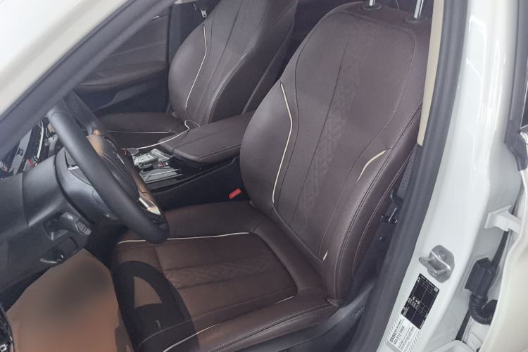 Used BMW 5 Series 2022 525Li Luxury Package Left Front Seat