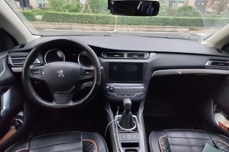 Used Peugeot 408 2016 1.6T Automatic Luxury Edition Center Console