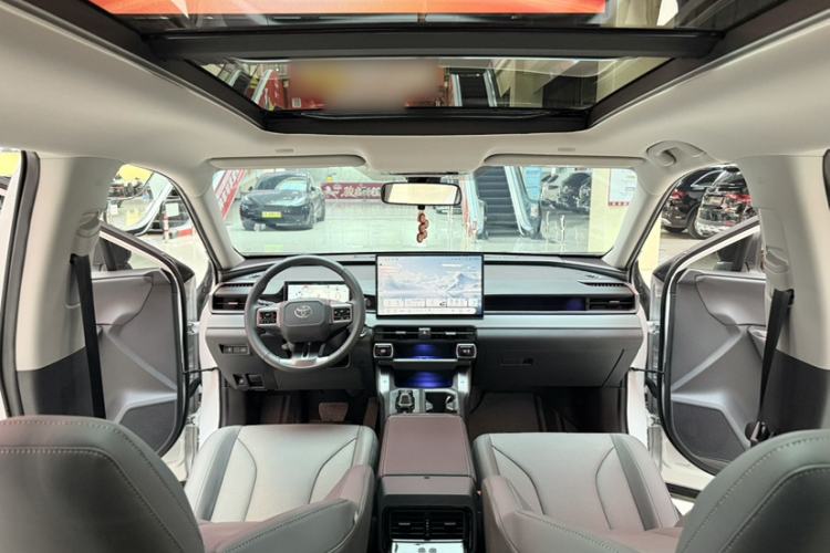 Used Toyota RAV4 2026 Model Dual-Engine 2.0L Two-Wheel Drive Luxury Edition
