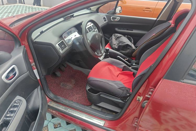 Used Peugeot 307 2008 Hatchback 1.6L Manual Deluxe Edition Driver Seat