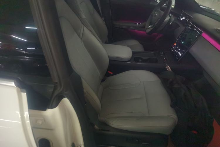 Used Nio ET5T 2023 75 kWh Touring Right Front Seat