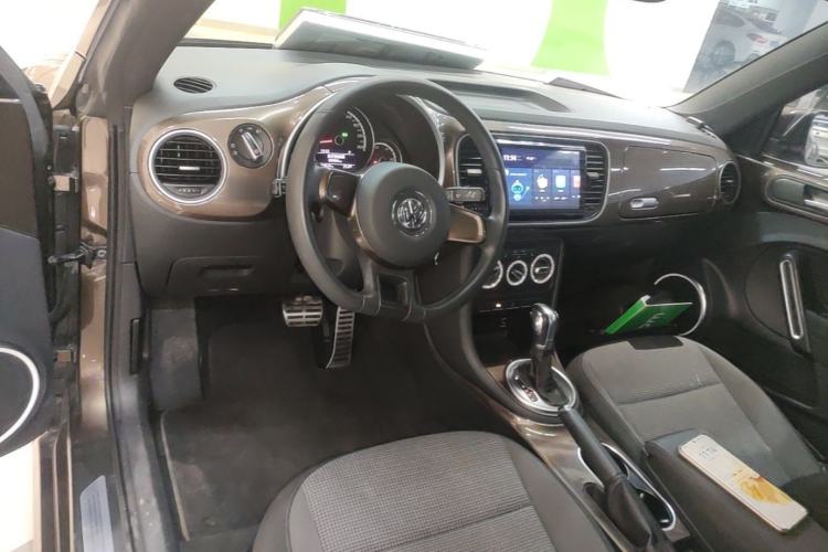 Used Volkswagen Beetle 2015 180TSI model
