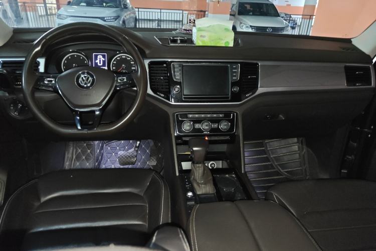 Used Volkswagen Teramont 2017 330TSI Two-Wheel-Drive Luxury Edition Center Console