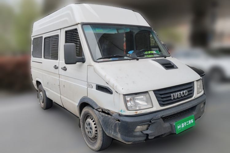 Used Iveco Daily 2020 2.5T A35 Passenger Van Single-Tire Mid-Roof Design 5-9 Seats China V Emission Standard
