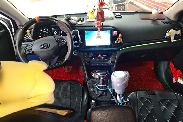 Used Hyundai Elantra (6th Generation / Lingdong) 2018 1.4T Dual-Clutch Xuan Dong · Dynamic Edition Center Console