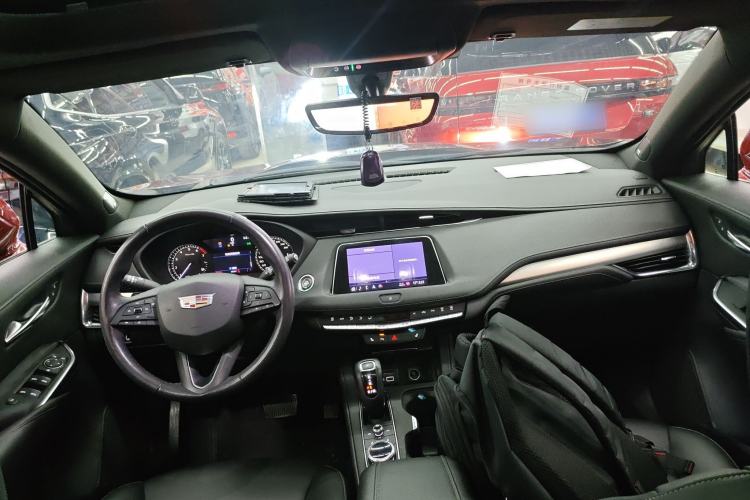 Used Cadillac XT4 2018 28T Two-Wheel Drive Leading Version Center Console