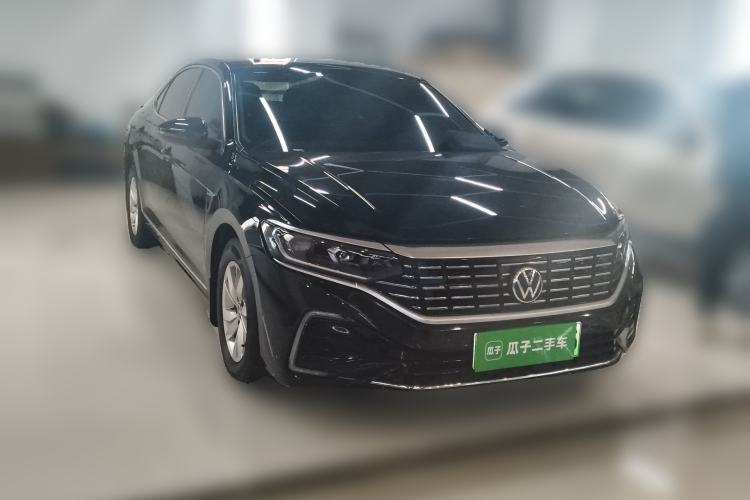 Used Volkswagen Passat New Energy 2022 430 PHEV Hybrid Business Edition Front Right 45 Deg