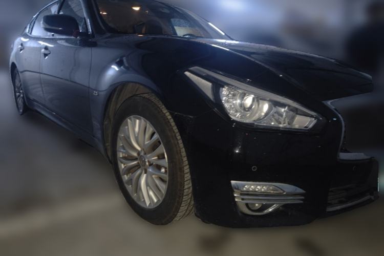 Used Infiniti Q70 2015 Q70L 2.5L Enjoyment Edition Front Right 45 Deg