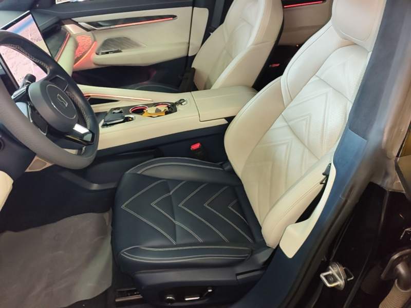 Used Zeekr 001 2023 WE Edition 100 kWh — 14