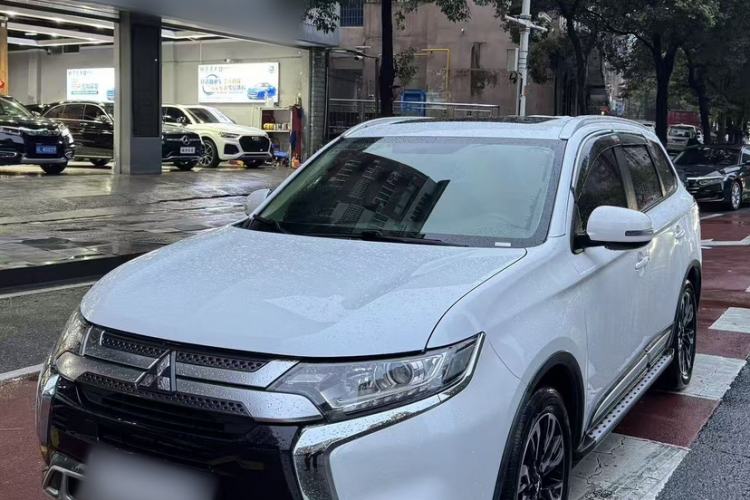 Used Mitsubishi Outlander 2019 2.0L Two-Wheel Drive Comfort Edition 5 Seats China VI Standard