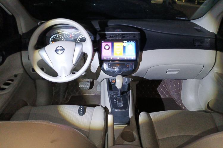 Used Nissan Tiida 2011 1.6L CVT Smart Version Center Console