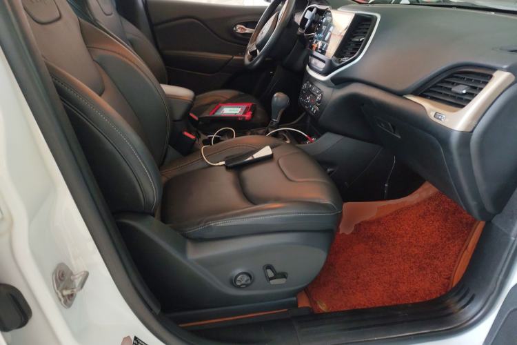 Used Jeep Cherokee 2016 2.0L Superior Edition