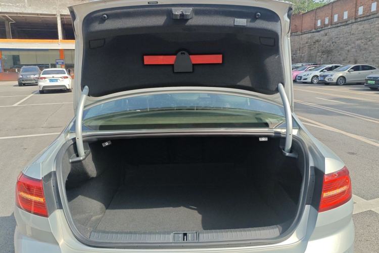 Used Volkswagen Magotan 2017 330TSI DSG Luxury Model Trunk