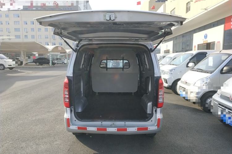 Used Wuling Hongguang V 2022 1.5L Jingqu Edition Enclosed-Window Vehicle with Hydraulic Power Steering LAR