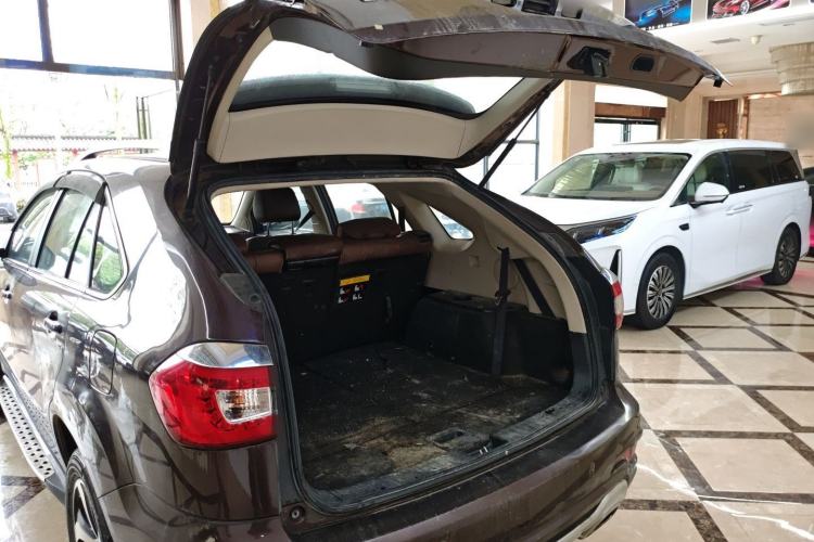 Used BYD S7 2016 2.0T Automatic Prestige Edition Trunk