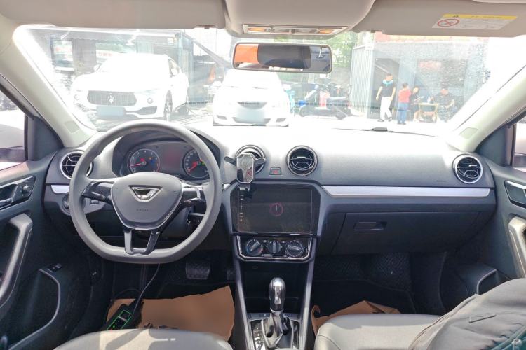 Used Jetta VA3 2019 1.5L Automatic Enjoyment Edition Center Console