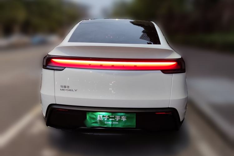 Used Tesla Model Y 2025 Rear-Wheel-Drive Version
