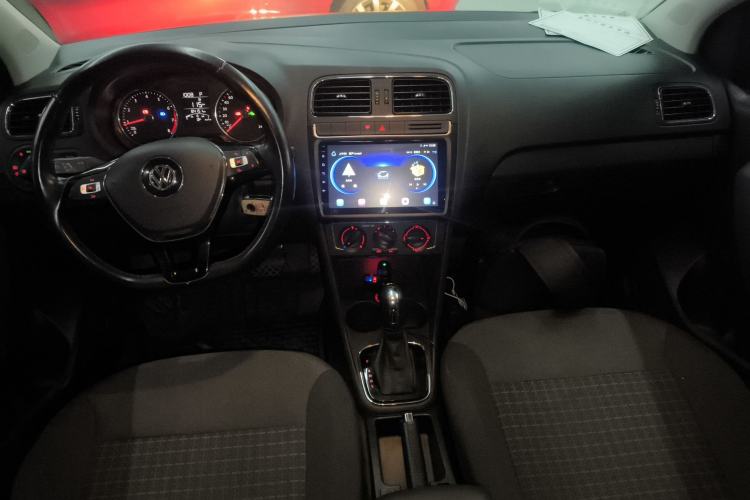 Used Volkswagen Polo 2016 1.6L Automatic Comfort Model Center Console