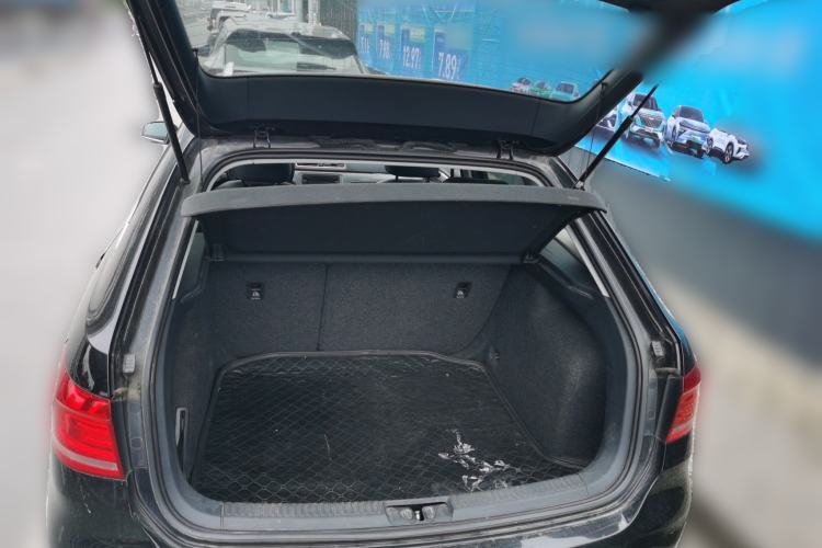 Used Volkswagen Gran Lavida 2013 1.4 TSI Automatic Luxury Model Trunk