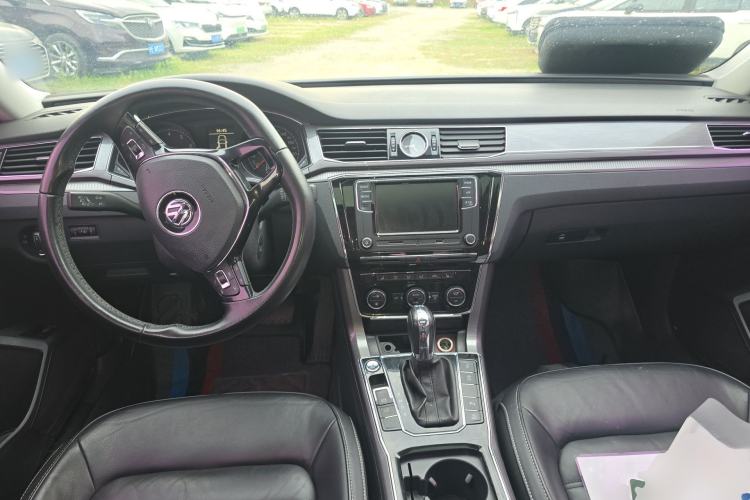 Used Volkswagen Passat 2017 330TSI DSG Luxury Edition Center Console