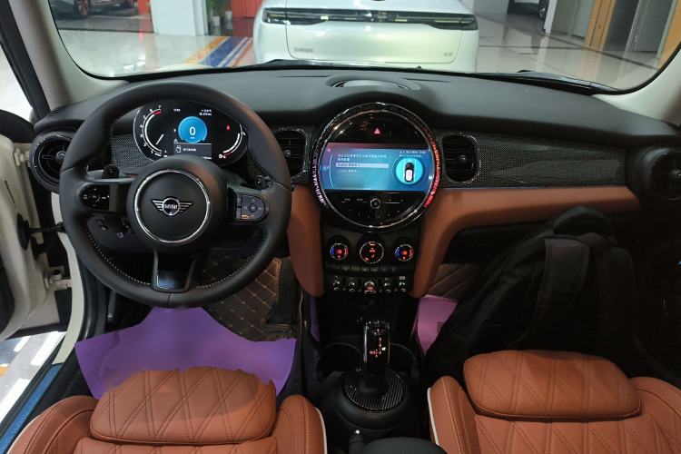 Used MINI 2022 Revised 2.0T COOPER S Artist Five-Door Edition Center Console