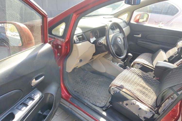 Used Venucia R50 2013 1.6L Manual Fashion Edition Driver Seat