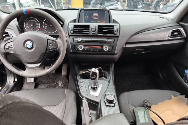 Used BMW 1 Series 2013 Facelifted 118i Leading Edition Center Console