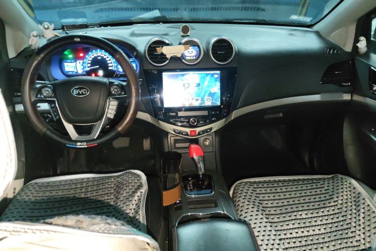 Used BYD S7 2015 2.0T Automatic Prestige Model Center Console