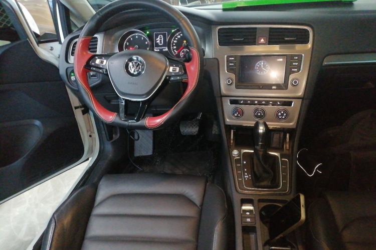 Used Volkswagen Golf 2016 230TSI Automatic Luxury Version
