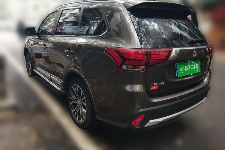 Used Mitsubishi Outlander 2018 2.0L Two-Wheel-Drive Jiale Edition 7-Seater
