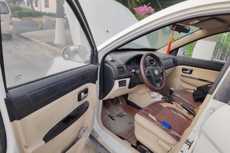 Used Dongfeng Fengon 370 2016 1.5L Manual Standard Model II 7 Seats Driver Seat