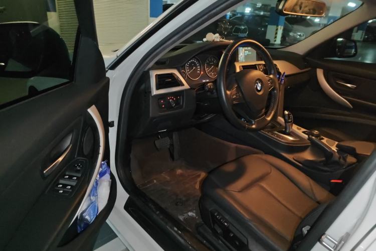 Used BMW 3 Series 2015 320i Luxury Line Stylish Edition