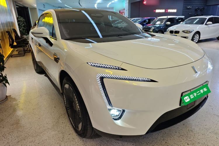 Used Avatr 11 2023 Harmony 90-degree Rear-wheel Drive Edition Front Right 45 Deg