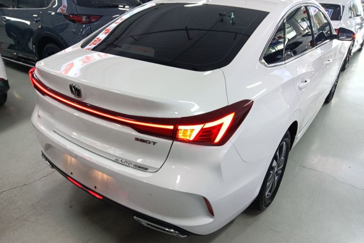 Used CHANGAN Eado 2023 Changan Edition PLUS Blue Whale NE 1.4T GDI DCT Prestige Version