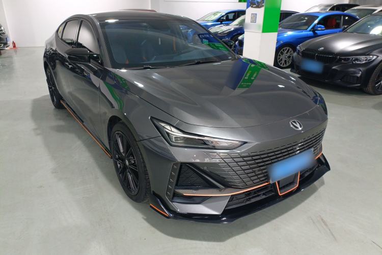 Used CHANGAN UNI-V 2022 1.5T Sport Edition Front Right 45 Deg