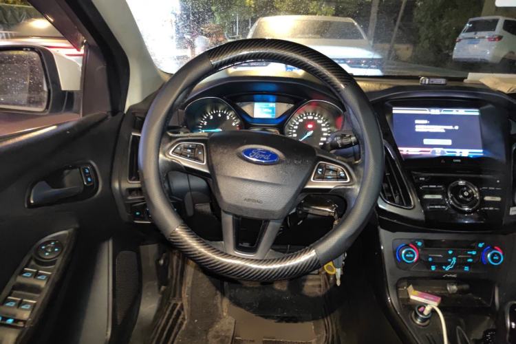 Used Ford Focus 2015 Sedan 1.6L Manual Fashion Edition