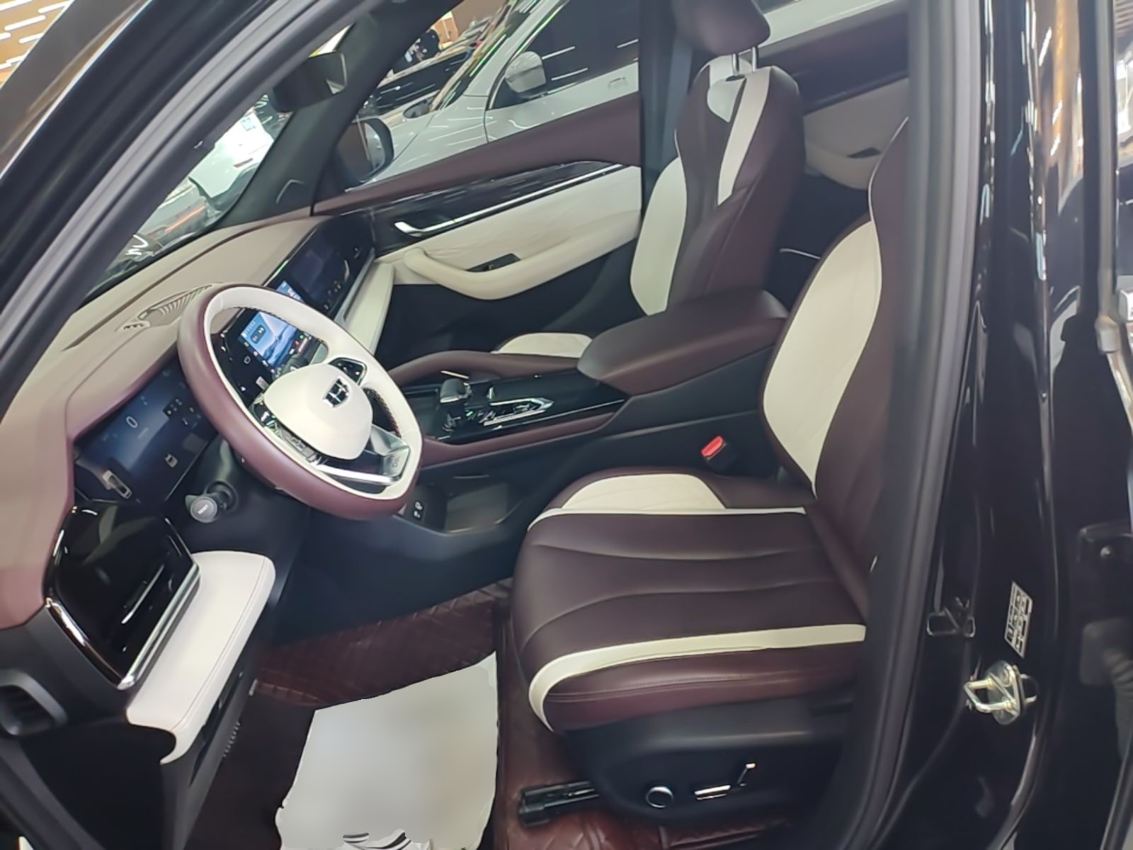 Geely Auto Monjaro L 2021 2.0TD DCT EVO Two-Wheel Drive Prestige Version — снимка 17