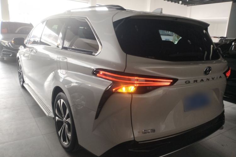 Used Toyota Granvia 2023 2.5L Hybrid Flagship VIP Edition Rear Left 45 Deg