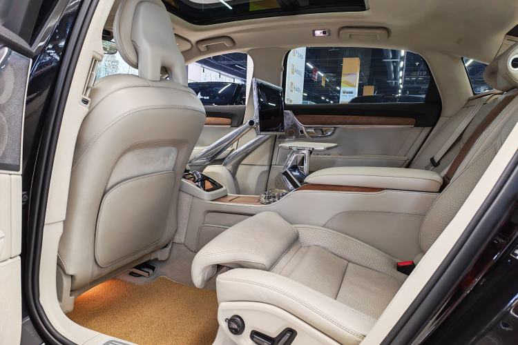 Used Volvo S90 New Energy 2019 T8 E-Drive Hybrid Honor Edition 3 Seats China VI Standard Interior 7