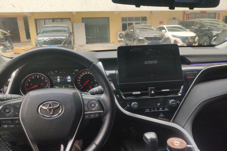 Used Toyota Camry 2022 2.0S Knight Edition Center Console