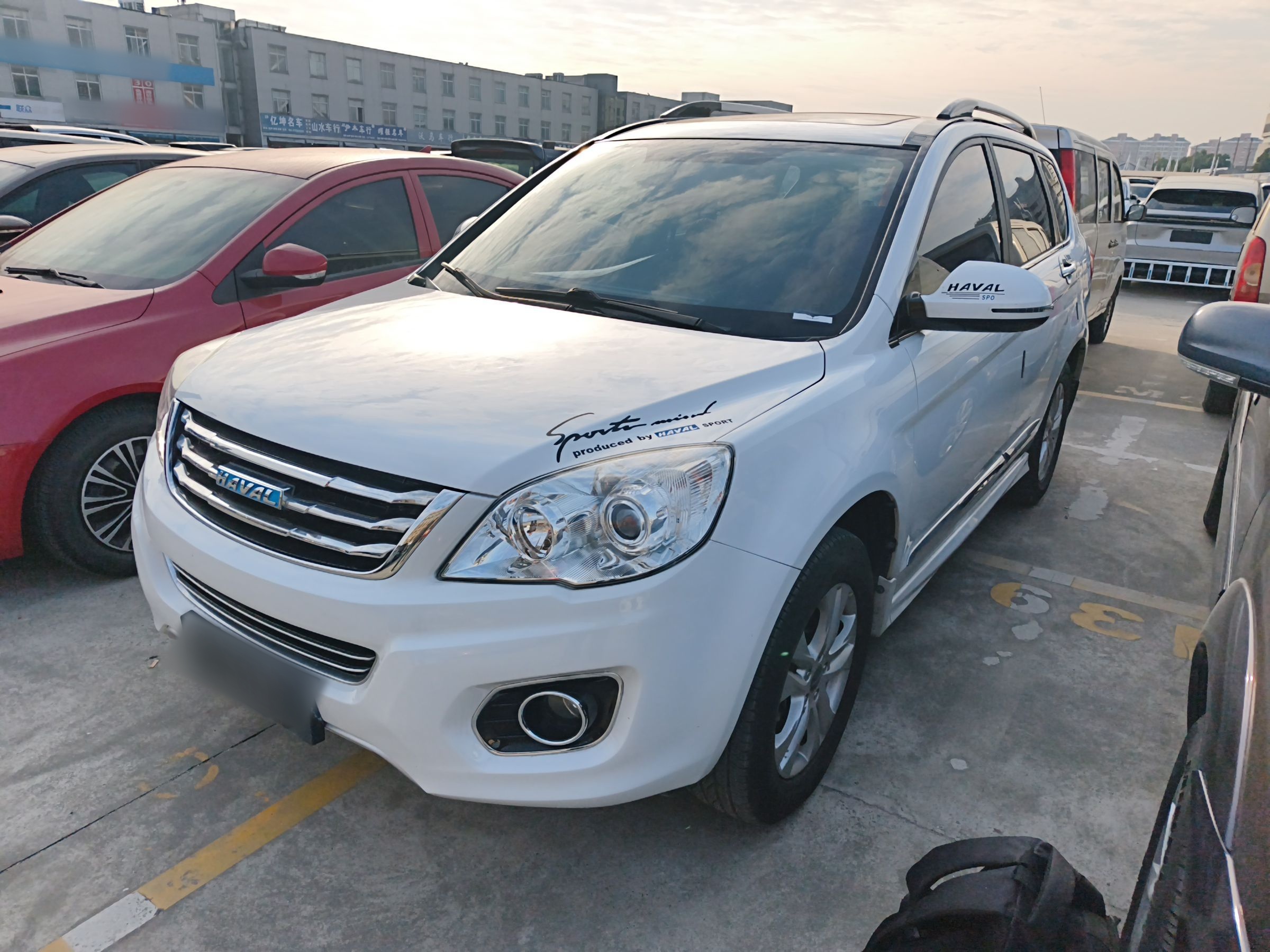 Под передней частью автомобиля