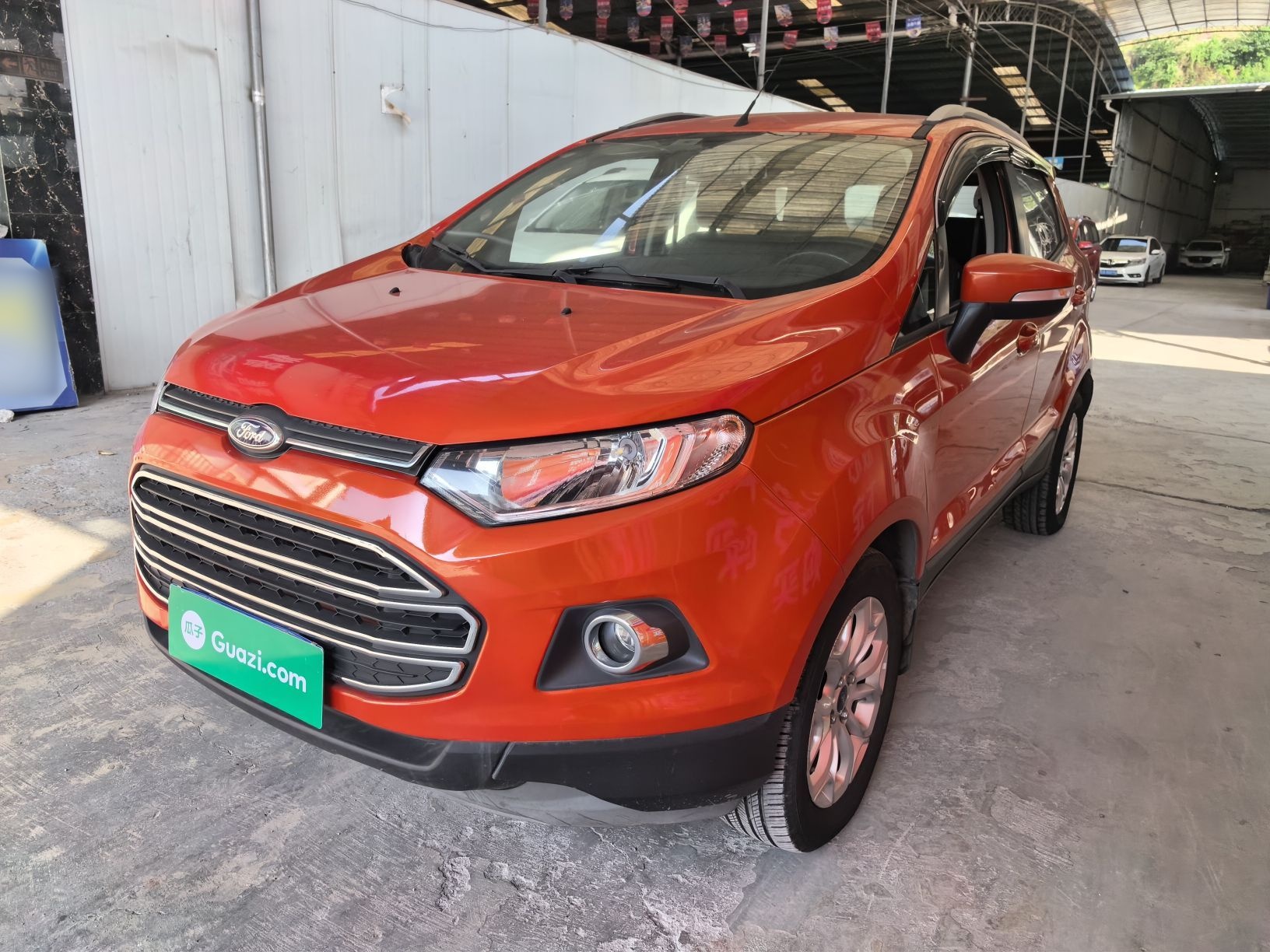 تحت مقدمة السيارة