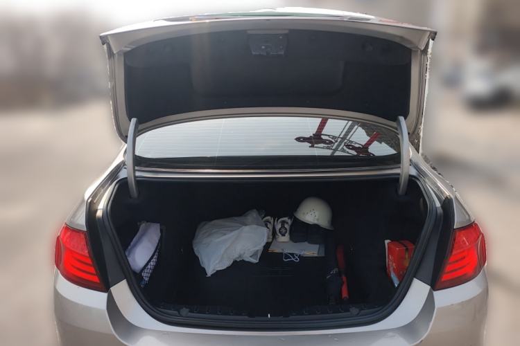 Used BMW 5 Series 2013 525Li Leading Model
