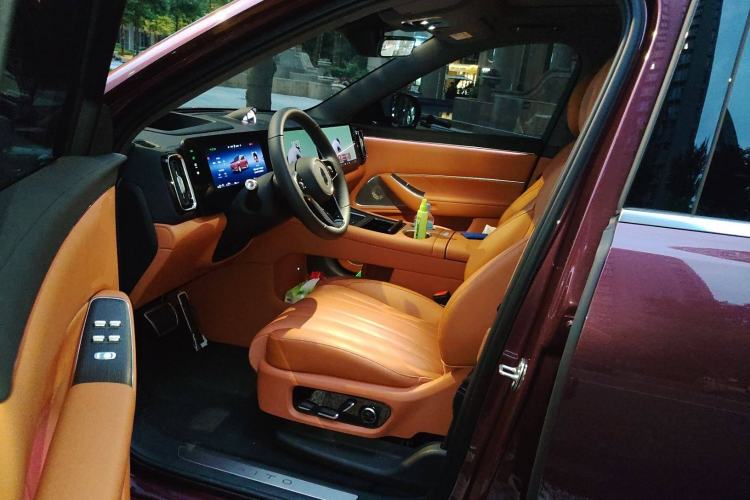 Used Hima AITO M8 2025 Extended-Range Max+ Version 53.4 kWh 6-Seater Edition
