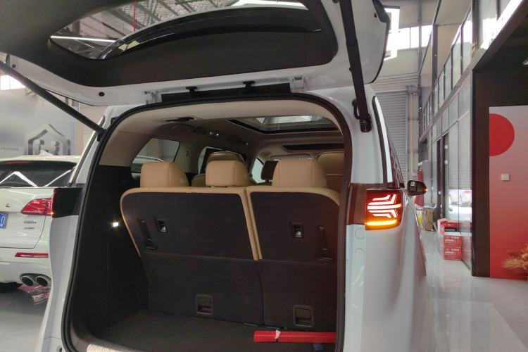 Used Denza D9 2024 DM-i 970 Luxury Model
